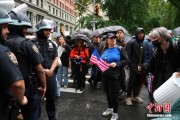 在线占卜美国多地举行“没有国王”抗议活动