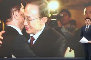 在线占卜李明博、朴槿惠给金文洙打气 鼓励其争取赢得韩国大选