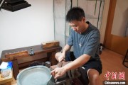 在线占卜成都“90后”小伙“十年磨一剑”：从爱好者到守艺人 传播中国文化
